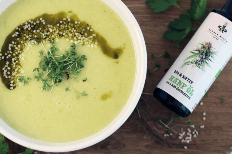 Kartoffel-Sellerie-Cremesuppe mit Hanfsamen