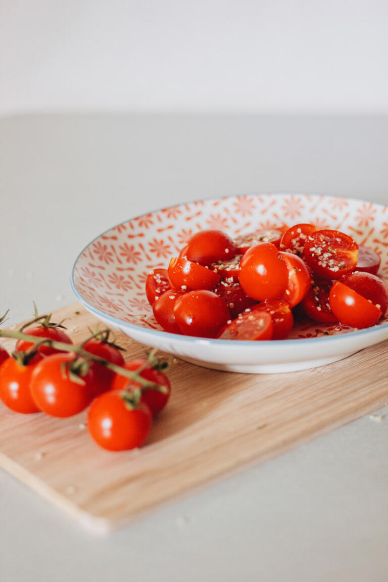 Nussiger Tomatensalat mit Hanföl