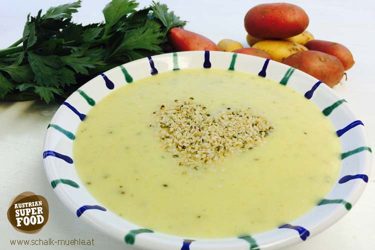 Kartoffel-Sellerie-Cremesuppe mit Hanfsamen