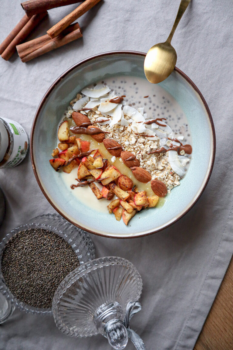 Bratapfel-Chia-Bowl